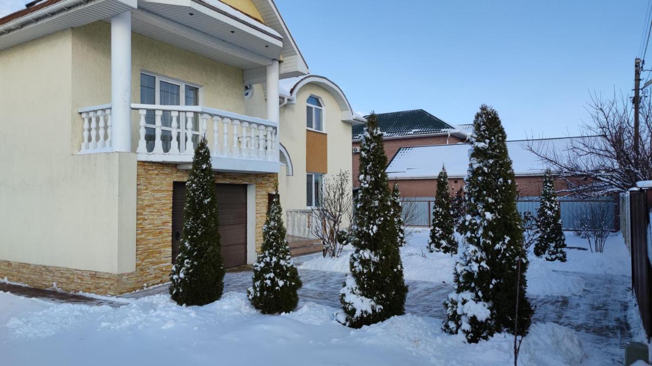 Дом С Бассейном И Сауной Villa Boryspilʼ Dış mekan fotoğraf