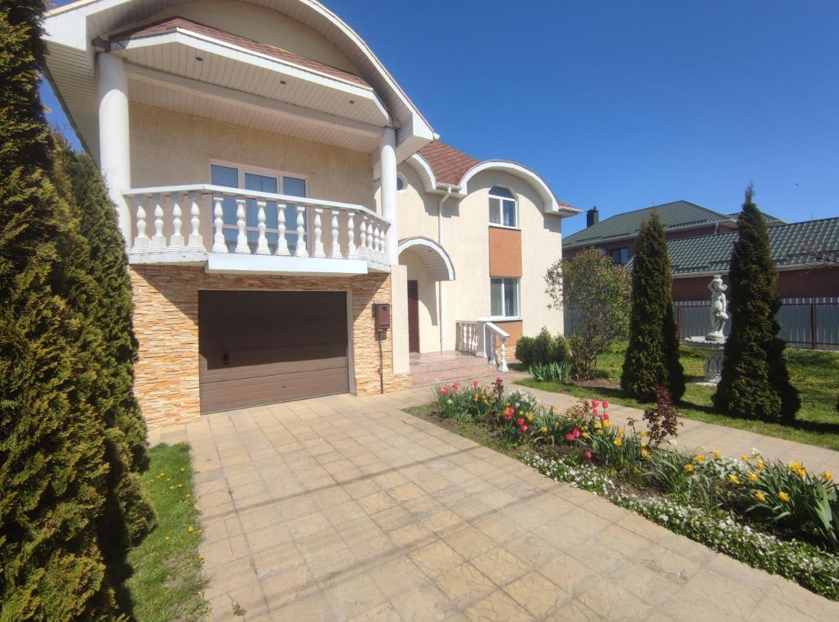 Дом С Бассейном И Сауной Villa Boryspilʼ Dış mekan fotoğraf